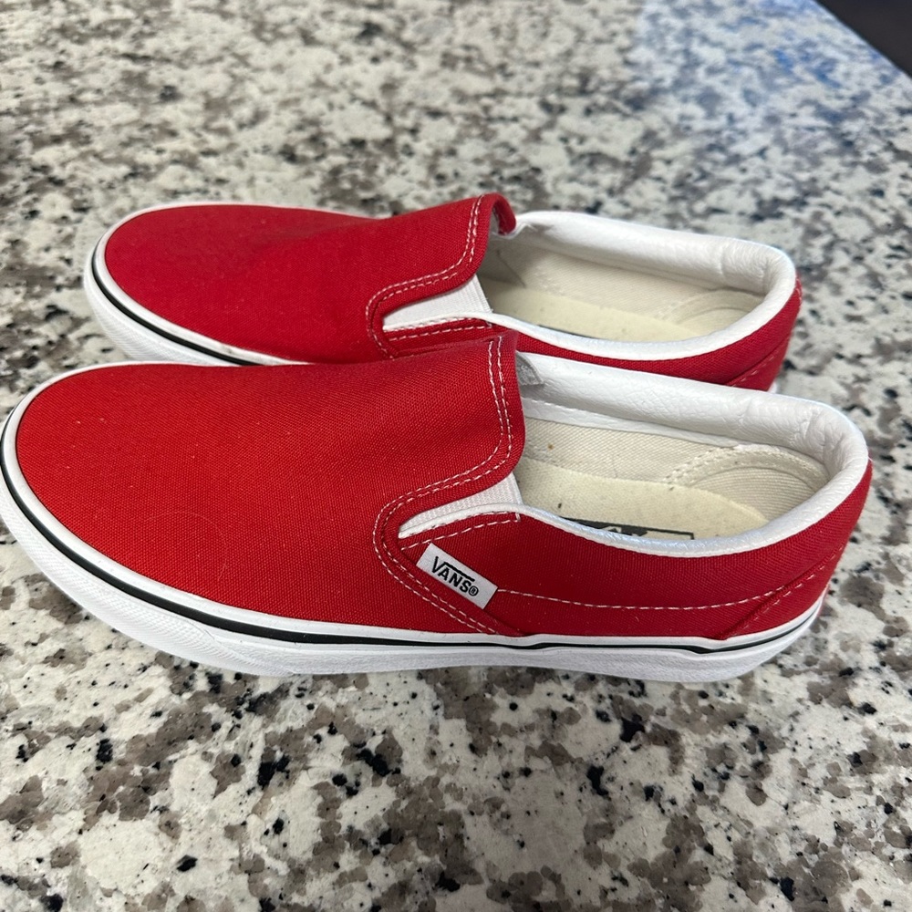 Women’s brand new barely worn vans size 6